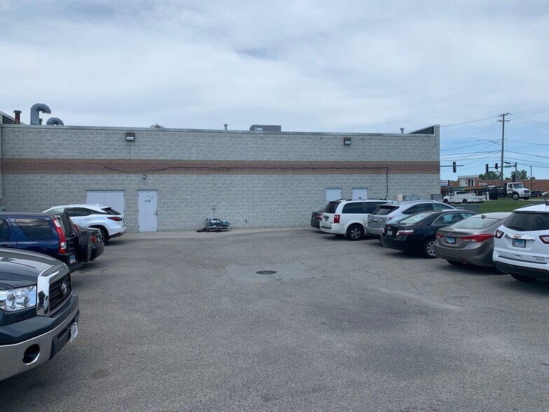 More Photos Of 9-25 W Belvidere Rd, Hainesville Auto Repair For Lease