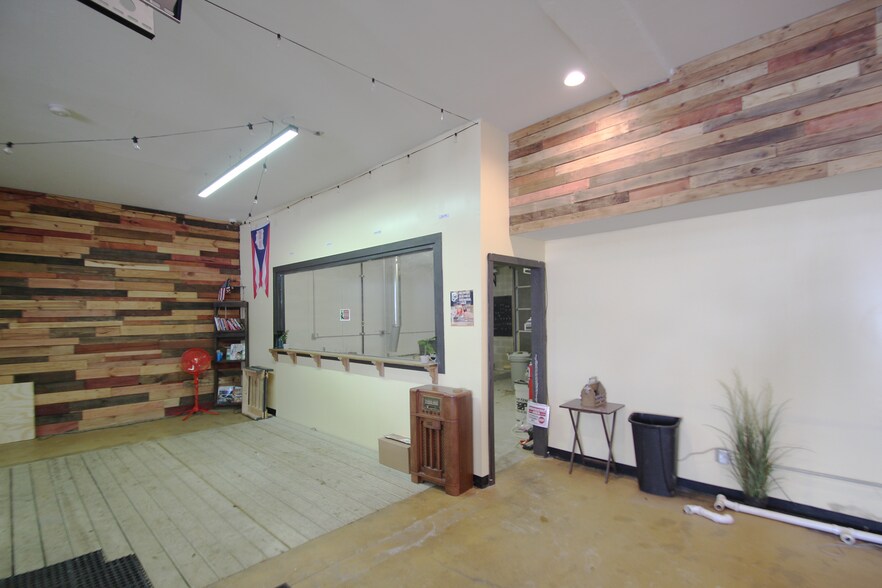 More Photos Of 516 N Main St, Grafton Freestanding For Lease