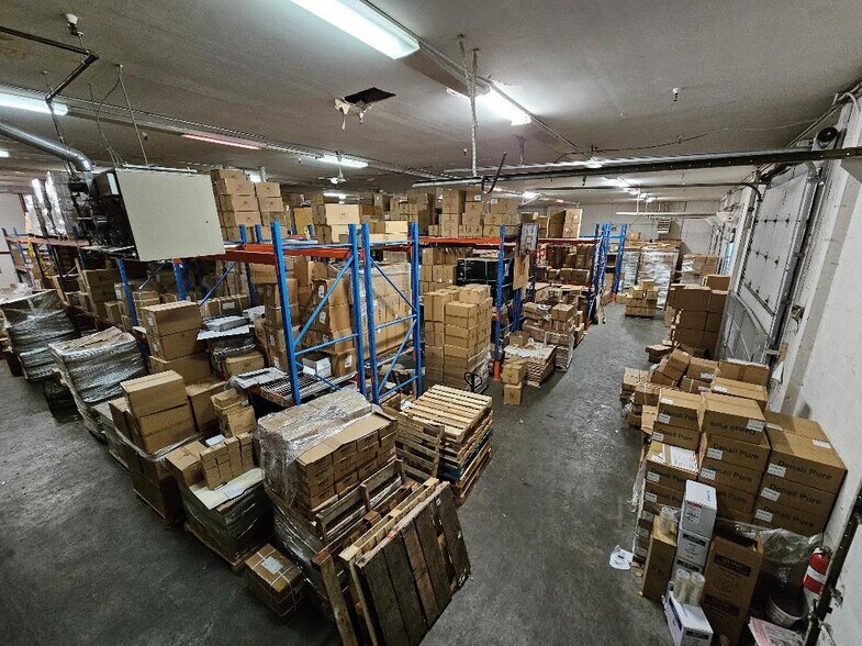 More Photos Of 3121-3149 Production Way, Burnaby Warehouse For Lease
