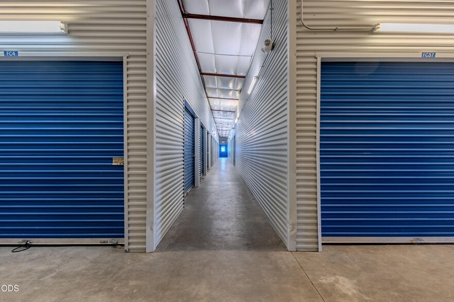 More Photos Of 1060 Dillon Way, Central Point Self Storage For Sale