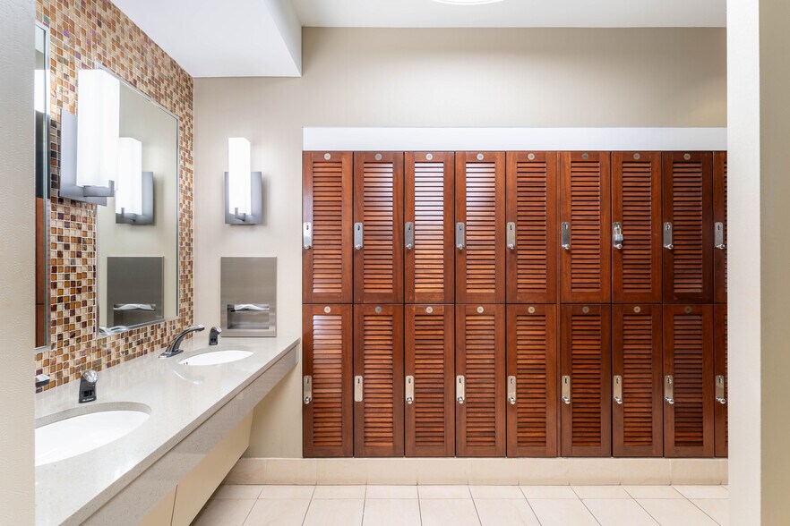 More Photos Of 5020 Riverside, Irving Unknown For Lease