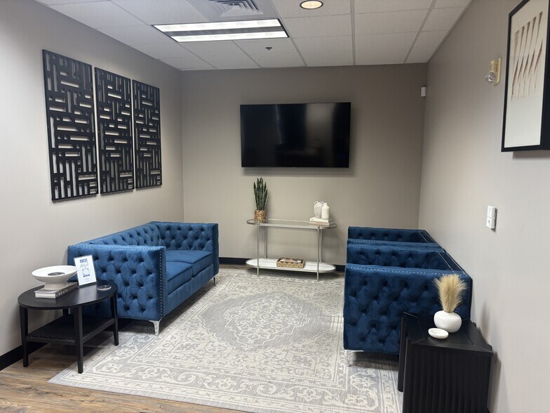 More Photos Of 14239 W Bell Rd, Surprise Office For Lease