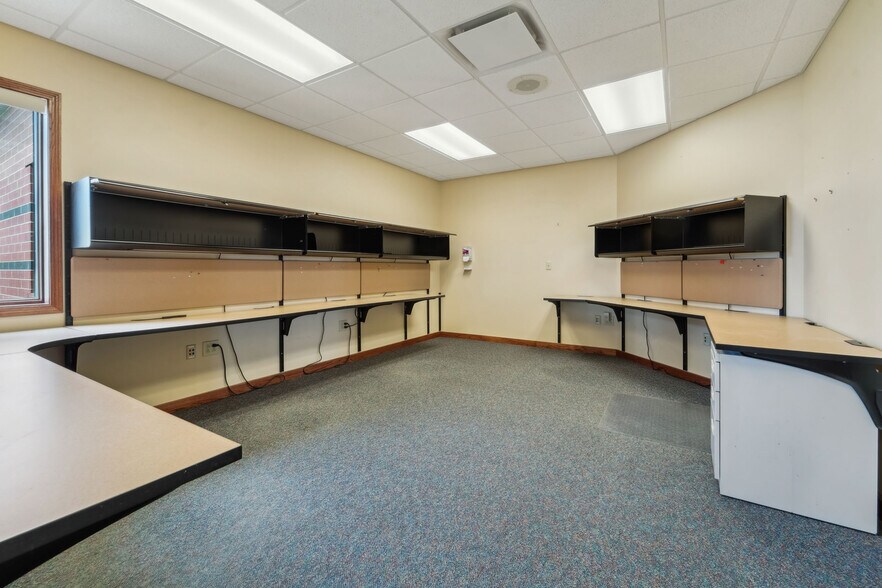 More Photos Of 790 Eastgate Dr, Ripon Medical For Sale