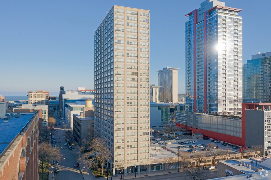 More Photos Of 2111 S Michigan Ave, Chicago Apartments For Lease