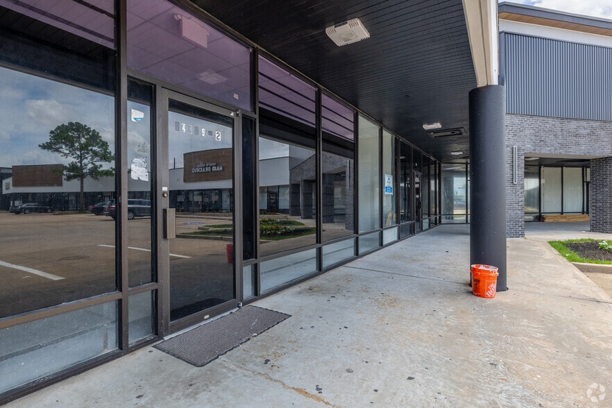 More Photos Of 14829 Bellaire Blvd, Houston Storefront Retail Office For Lease
