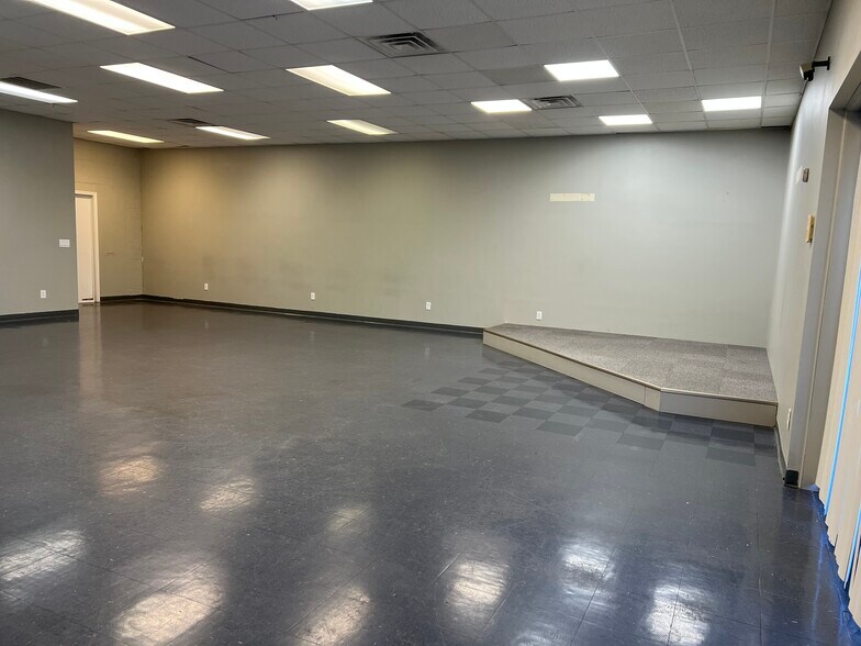 More Photos Of 1122-1126 Brinkley Ave, Murfreesboro Storefront For Lease