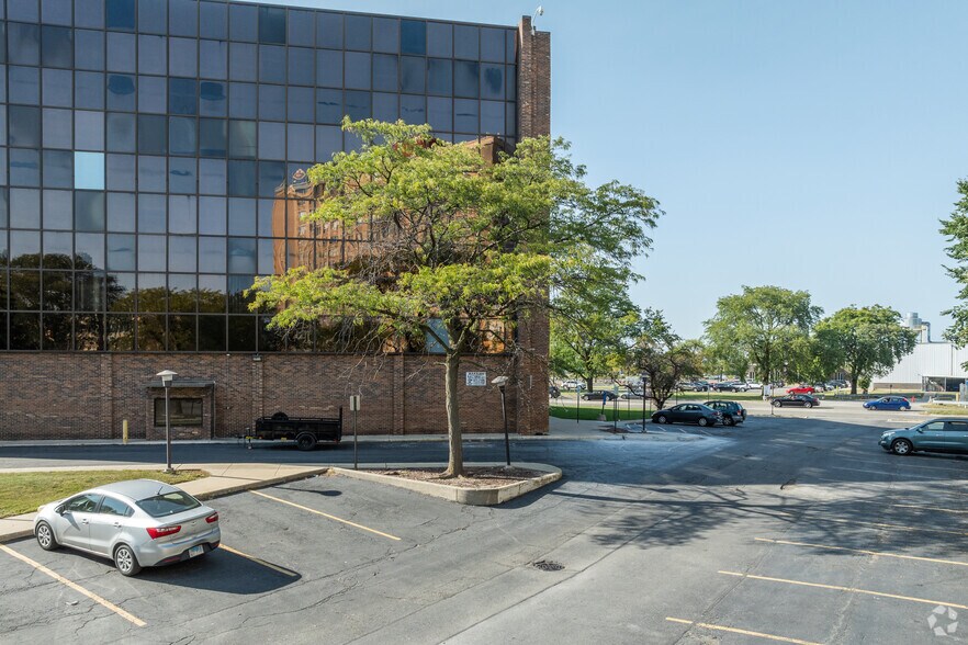 More Photos Of 7601 S Kostner Ave, Chicago Office For Lease