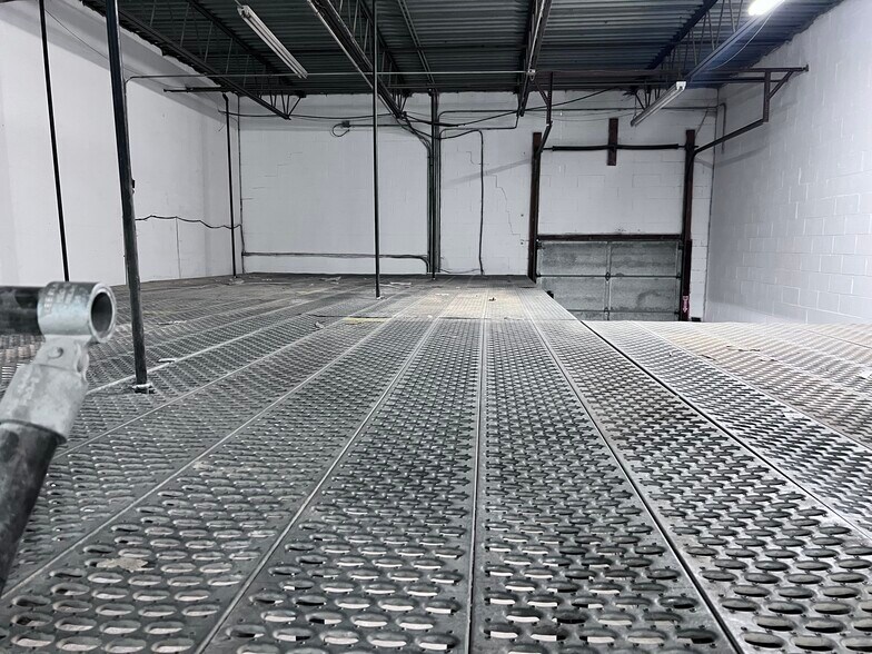 More Photos Of 2141-2147 5th Ave, Ronkonkoma Warehouse For Lease