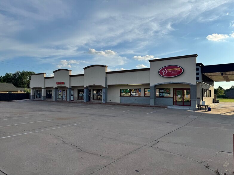 More Photos Of 701 S Kelly Ave, Edmond General Retail For Sale