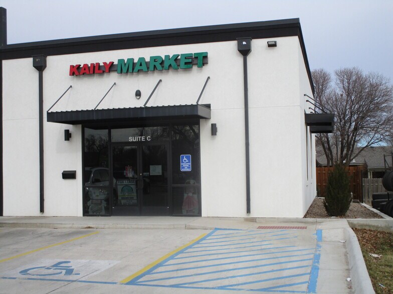 More Photos Of 401 E Kansas Ave, Garden City General Retail For Lease