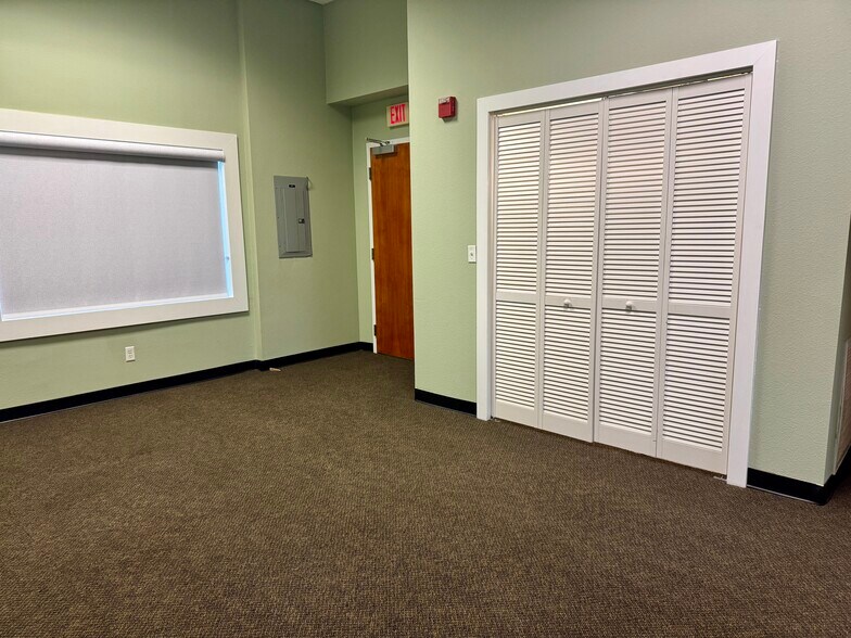 More Photos Of 5509 Grand Blvd, New Port Richey Office For Lease