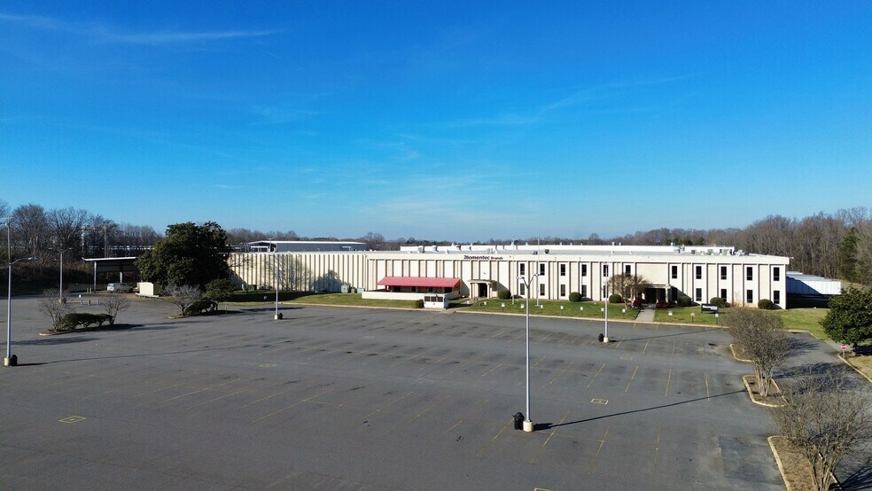 More Photos Of 111 Badger Ln, Statesville Distribution For Lease