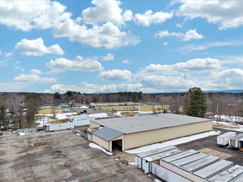 More Photos Of 15 E Elm St, Broadalbin Warehouse For Lease