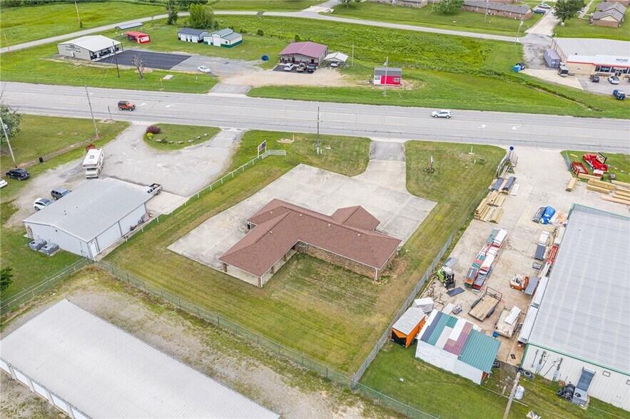 More Photos Of 706 W Broadway St, Spiro Medical For Sale