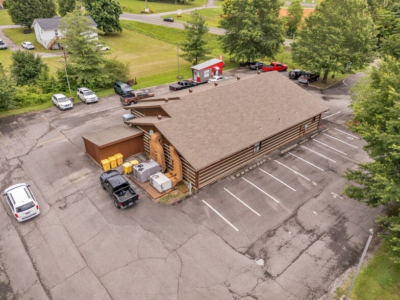 More Photos Of 207 Highway 96 N, Fairview Showroom For Sale