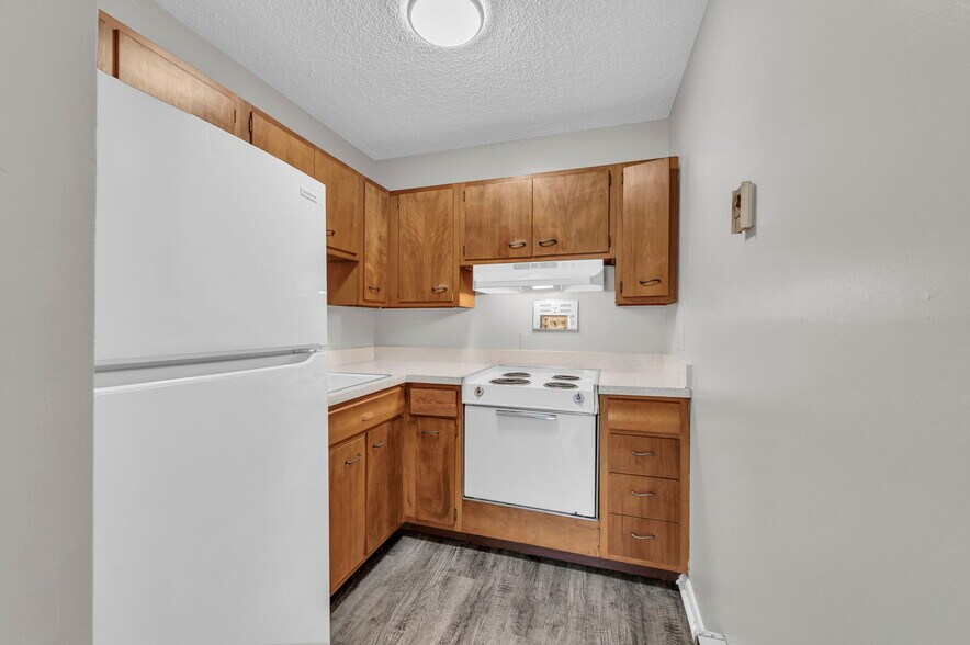 More Photos Of 8420-8438 Robinson St, Overland Park Apartments For Sale