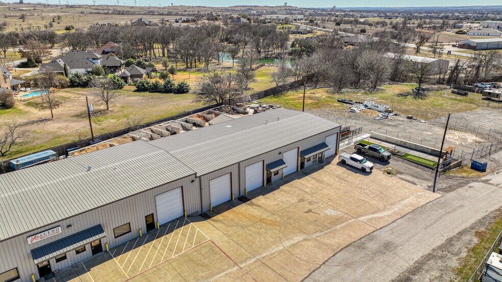 More Photos Of 118 Marble Ct, Aledo Showroom For Lease