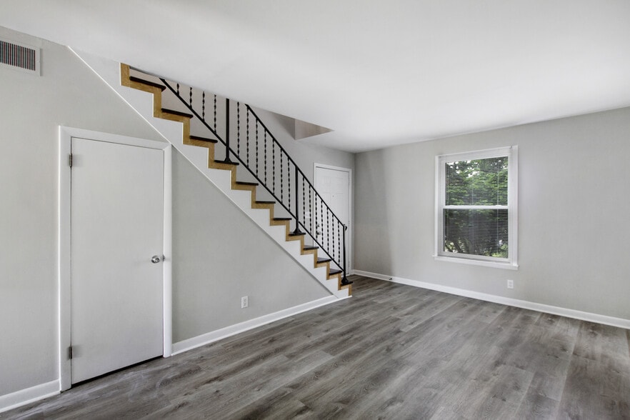 More Photos Of 1012-1032 Hickory Hill Ln, Hermitage Apartments For Sale