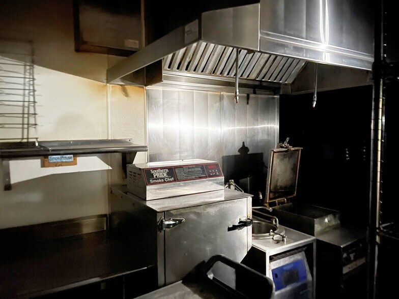 More Photos Of 950 Seneca Rd, Eugene Restaurant For Sale