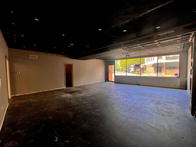 More Photos Of 1414 Plainfield Ave NE, Grand Rapids Storefront For Lease