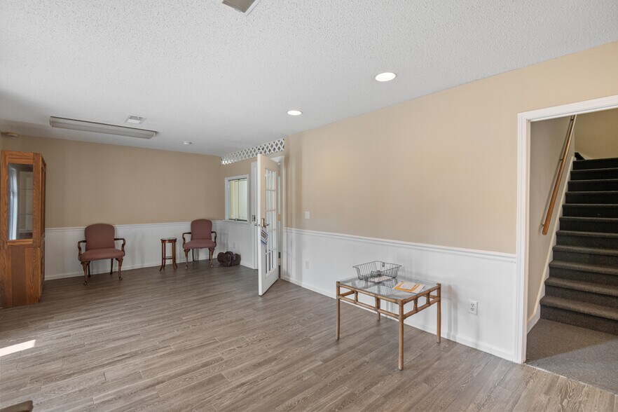 More Photos Of 123 Lawand Dr, Columbia Office Residential For Sale