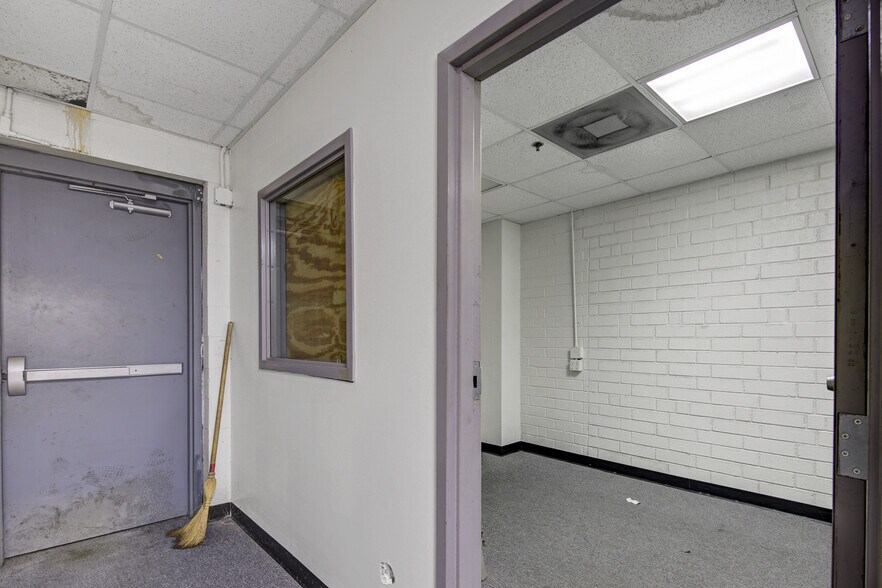 More Photos Of 3036 Gillespie St, Fayetteville Manufacturing For Lease