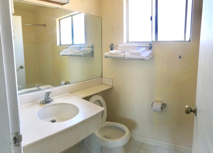 More Photos Of 1214 E Route 66 Blvd, Tucumcari Hotel For Sale