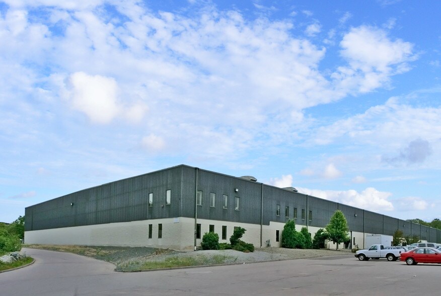 More Photos Of 1053 Turnpike St, Stoughton Warehouse For Lease