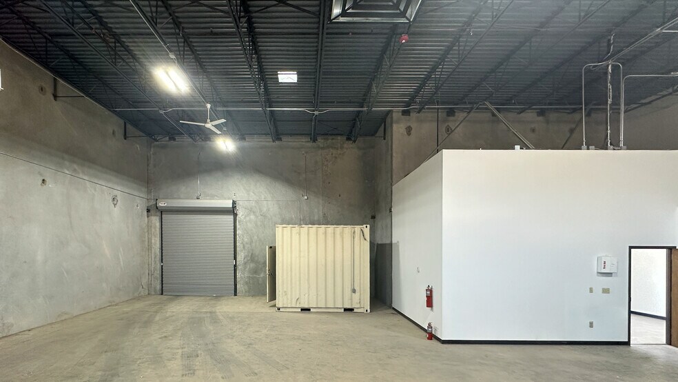 More Photos Of 12305 Mercantile Ave, El Paso Warehouse For Lease