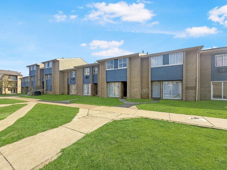 More Photos Of 806 Cherry St, Toledo Apartments For Sale