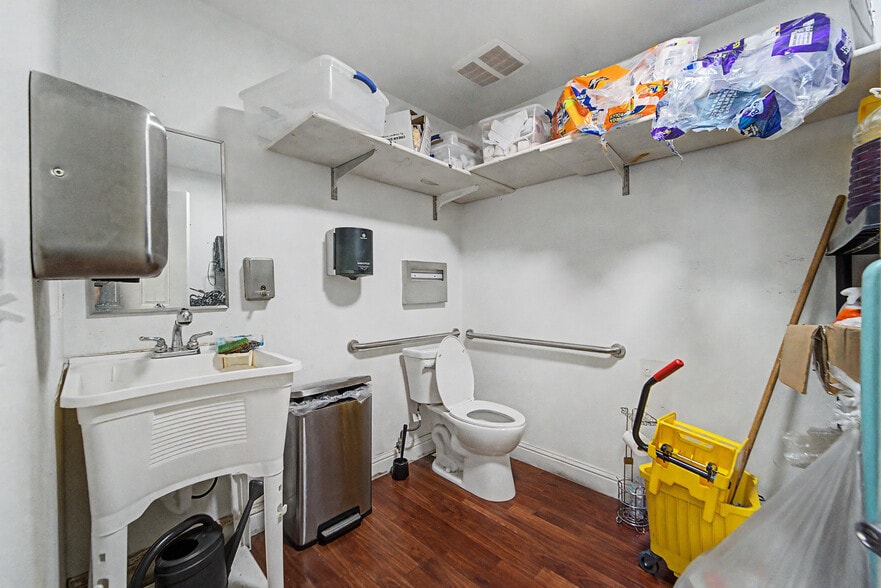 More Photos Of 520 Colusa Ave, Yuba City Freestanding For Sale