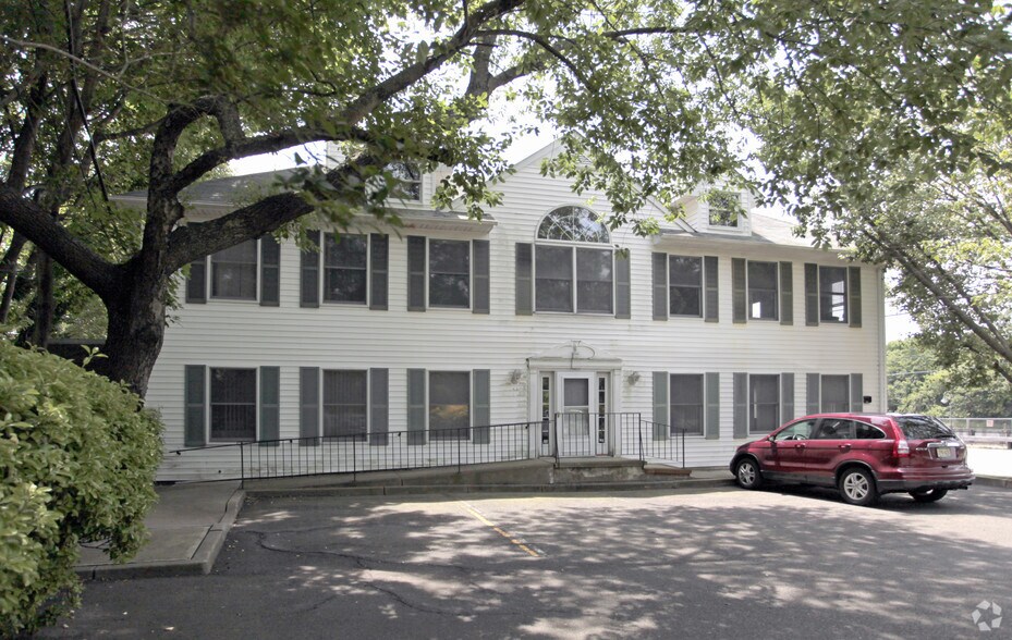 More Photos Of 1141 Lincoln Sq, Long Branch Office For Lease