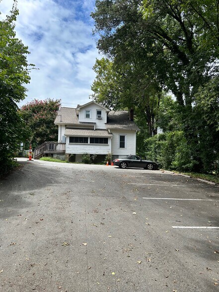 More Photos Of 514 Beatties Ford Rd, Charlotte Office For Sale