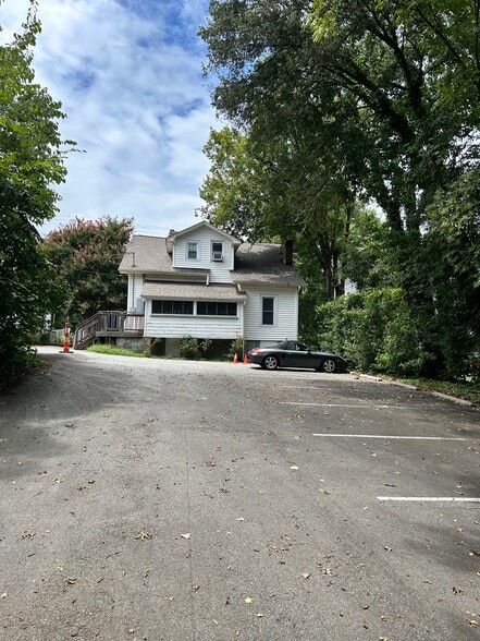 More Photos Of 514 Beatties Ford Rd, Charlotte Office For Lease