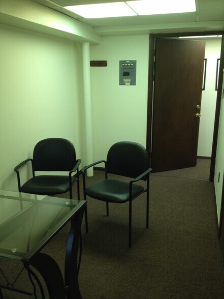 More Photos Of 19 N County Line Rd, Jackson Medical For Lease
