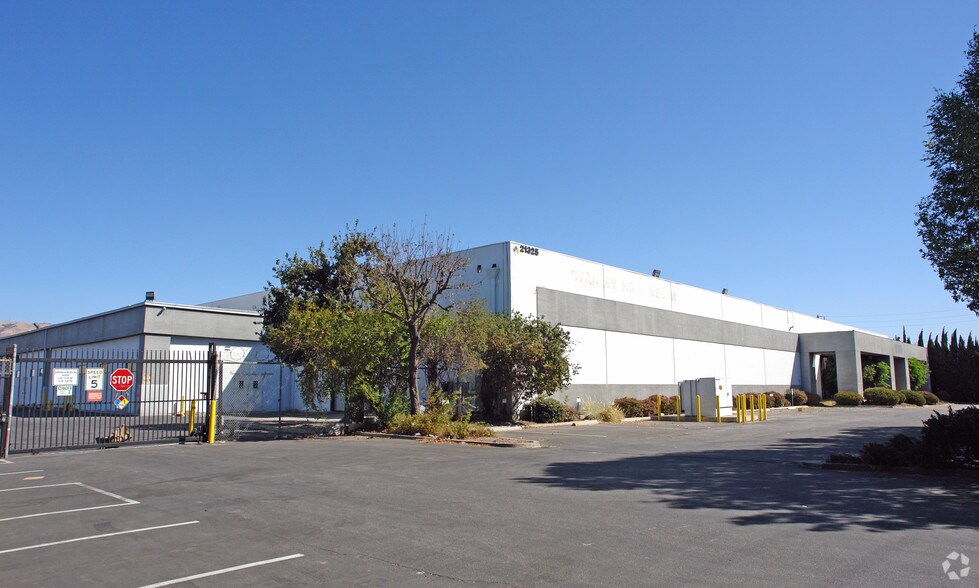 Primary Photo Of 21325 Superior St, Chatsworth Manufacturing For Lease