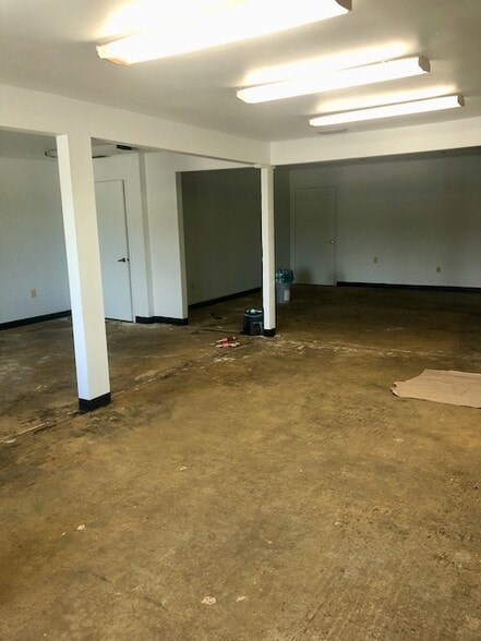 More Photos Of 5126-5136 W Idlewild Ave, Tampa Warehouse For Lease