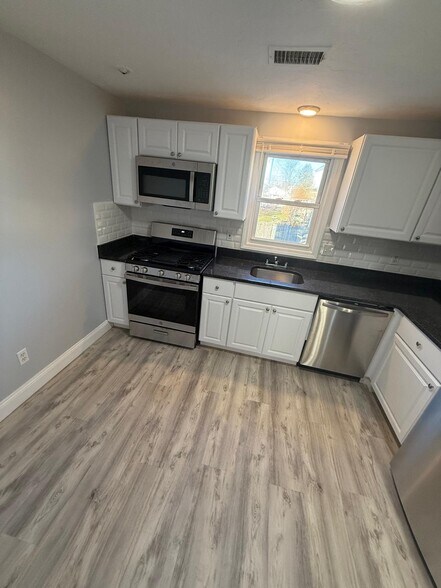More Photos Of 10-26 Saratoga Ave, Pawtucket Apartments For Sale
