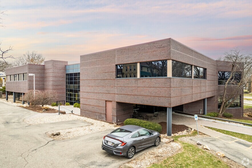 More Photos Of 6411 Mineral Point Rd, Madison Office For Lease