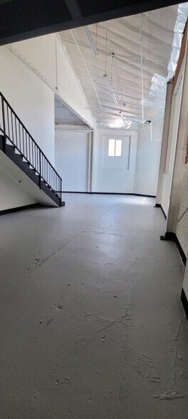 More Photos Of 2302 E 15th St, Los Angeles Industrial For Sale