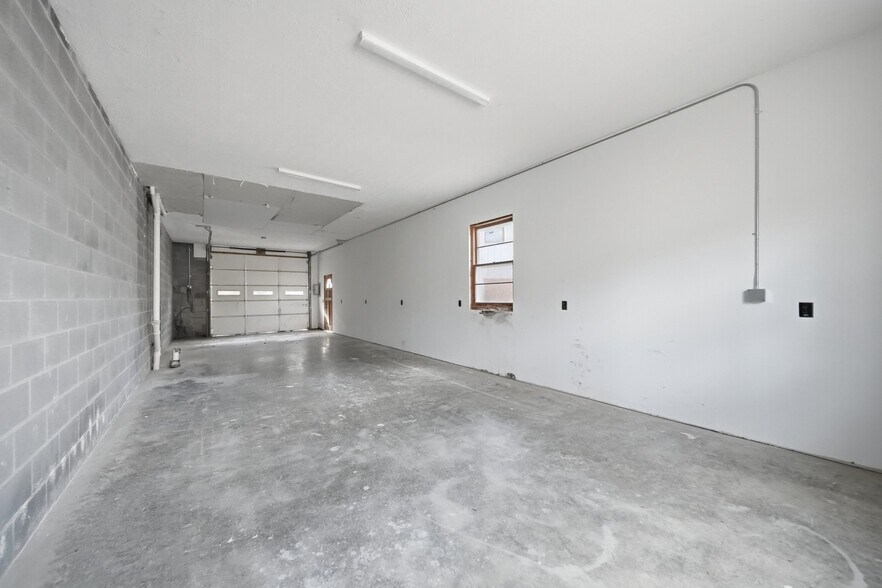 More Photos Of 80 Lindsey Ln, Burnsville Apartments For Sale