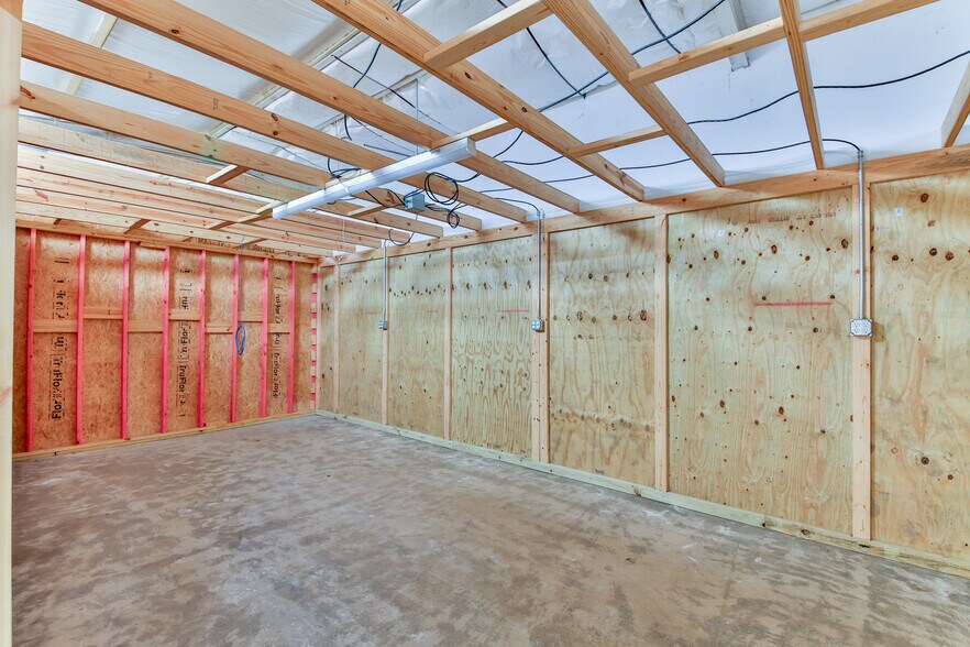 More Photos Of 423 S 8th St, La Porte Distribution For Lease