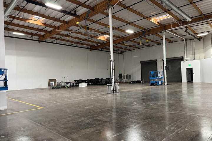 More Photos Of 330 S Alameda St, Los Angeles Light Manufacturing For Sale