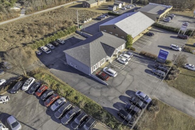 More Photos Of 812 W Wade Hampton Blvd, Greer Office Residential For Lease