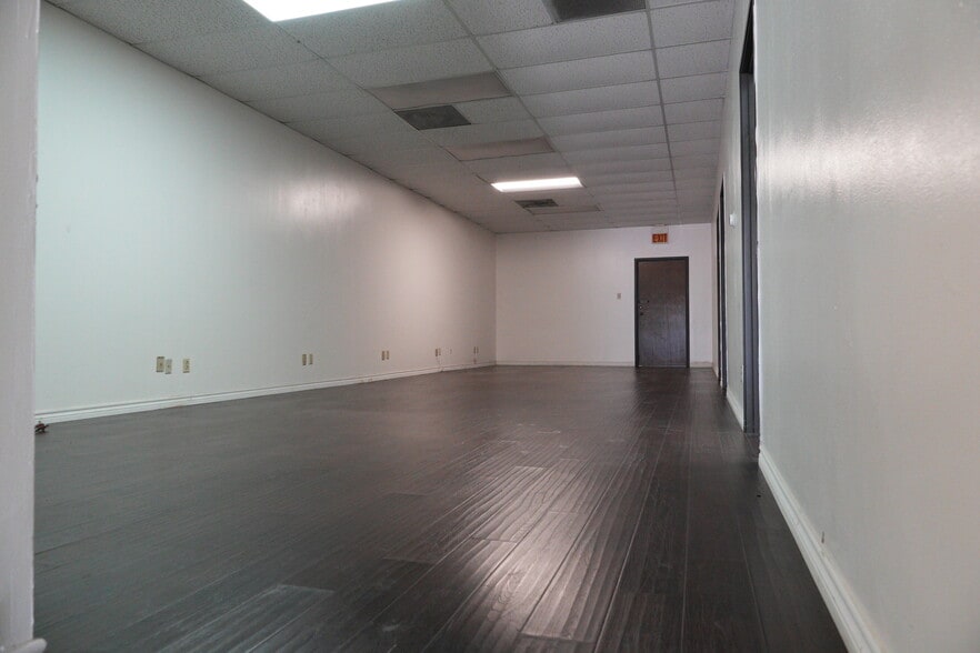 More Photos Of 501 Industrial Dr, Richardson Warehouse For Lease