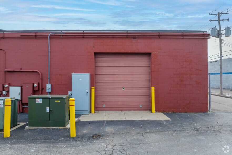 More Photos Of 24387-24399 Halsted Rd, Farmington Hills Light Manufacturing For Lease