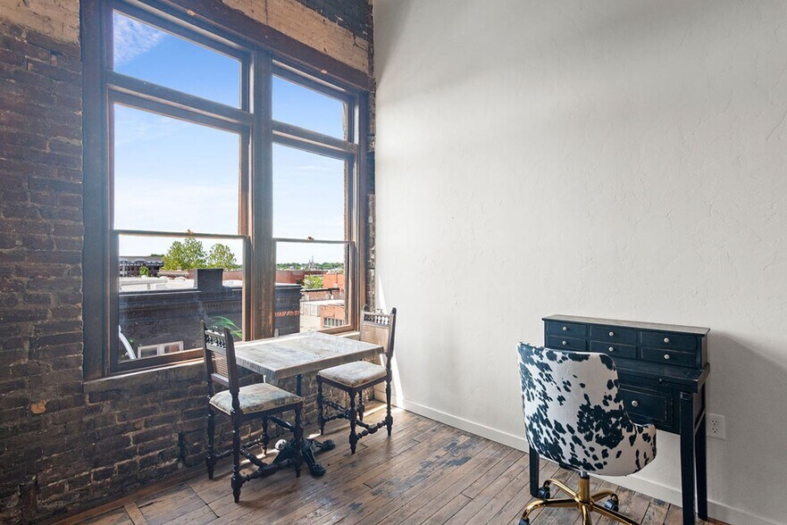More Photos Of 320 W Walnut St, Springfield Coworking Space