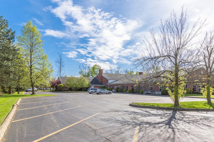 More Photos Of 100 Sylvan Pky, Amherst Medical For Lease