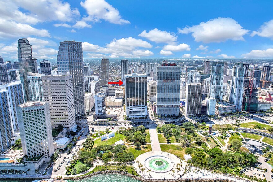 More Photos Of 1 SE 3rd Ave, Miami Office For Lease