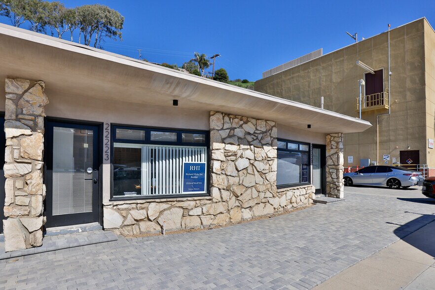 More Photos Of 22221-22227 Pacific Coast Hwy, Malibu Storefront Retail Office For Sale